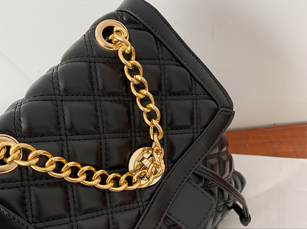 Title 8, Lingge Chain Bag Versatile And Fashionable Back...