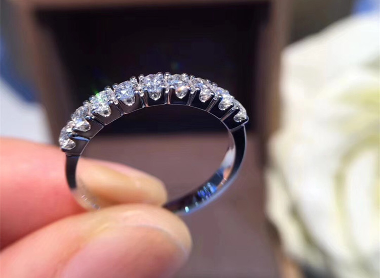 Title 2, 18K Gold Wedding Diamond Ring Fully-inlaid Row ...