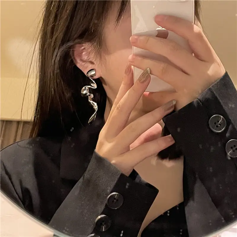 High-quality Earrings Silver Needle Alloy Flow Turntable