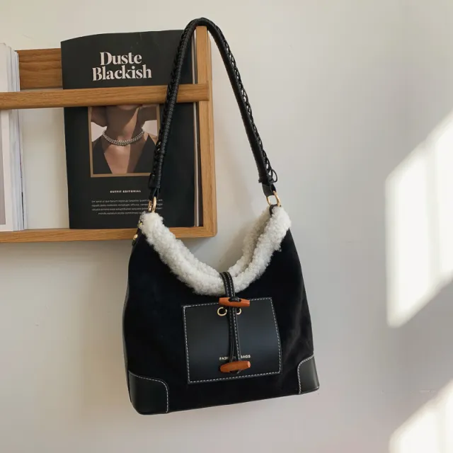 Design A Small Messenger Bag With One Shoulder Black - Shop at LoveMi