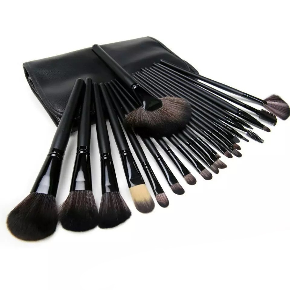 Wooden Handle Makeup Brush Set