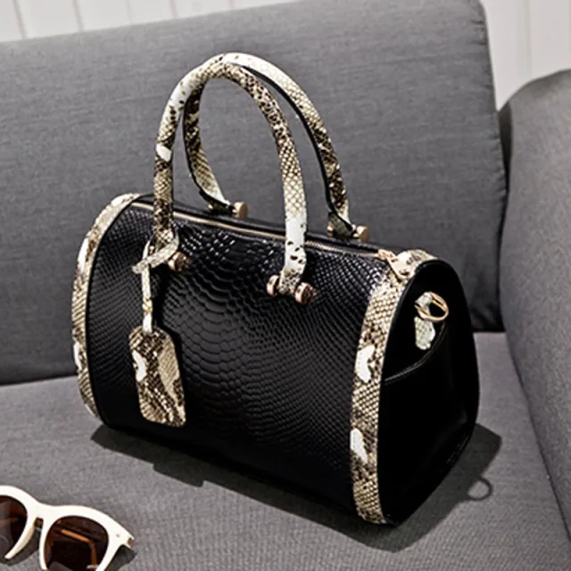 Retro Snake Print Shoulder Fashion Texture Portable Messenger Bag Black - Shop at LoveMi