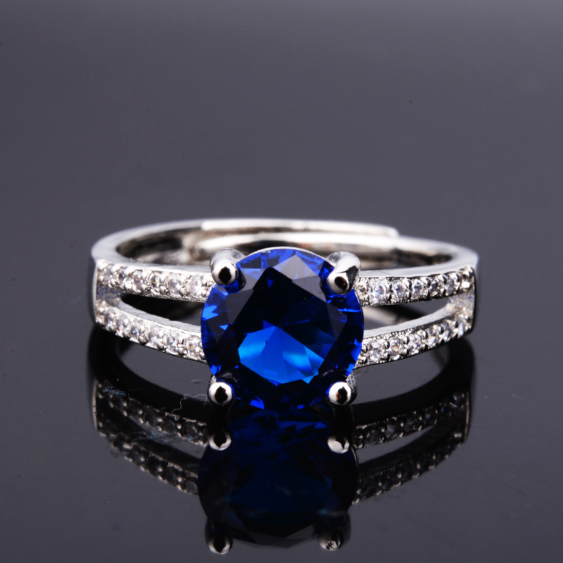 خاتم نسائي مفتوح بتصميم دائري من الألماس والياقوت مع لمسة شخصية