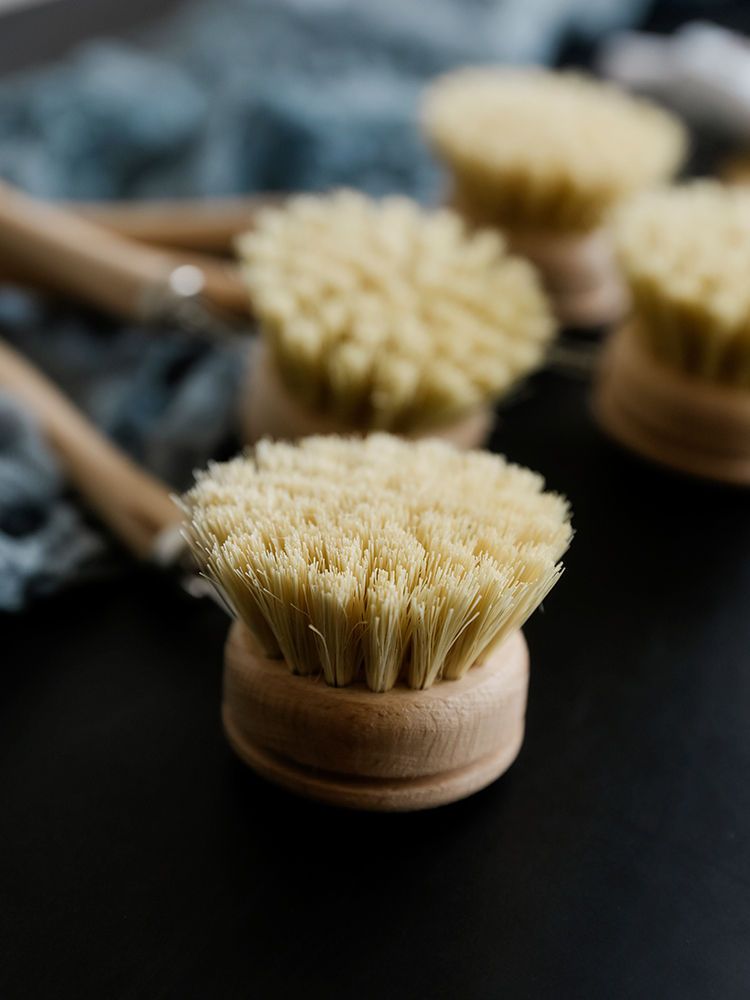 Title 5, Simple wood handle pot brush