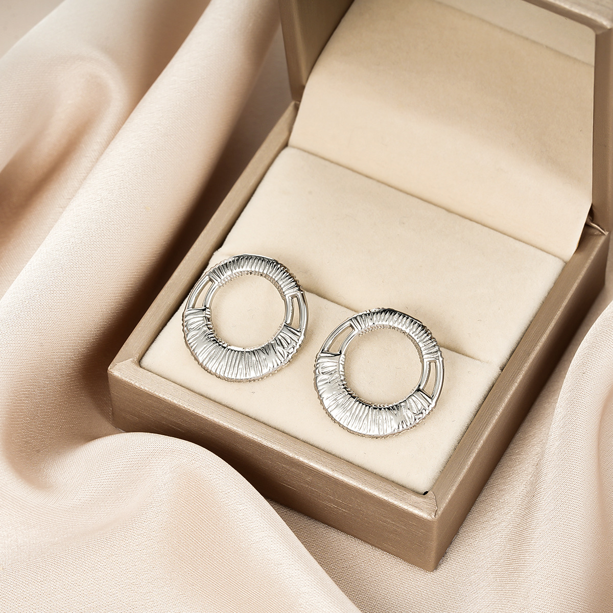 Style 47-1 Pair preview