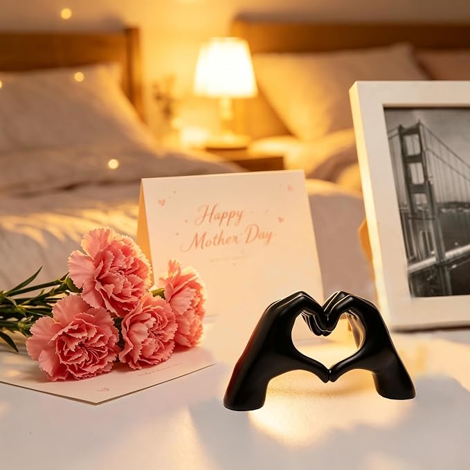 Small Black Heart Hands Statue Resin Love Sculpture Decorative Ornament For Living Room Bedroom Office Bookshelf