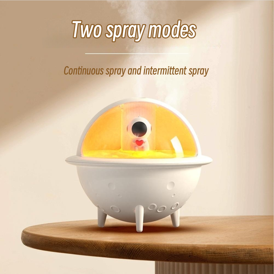 Astronaut humidifier for bedroom mini air humidifier Space planet air humidifier USB electric ultrasonic cool water mist aroma diffuser with LED light for home room Mini humidifier