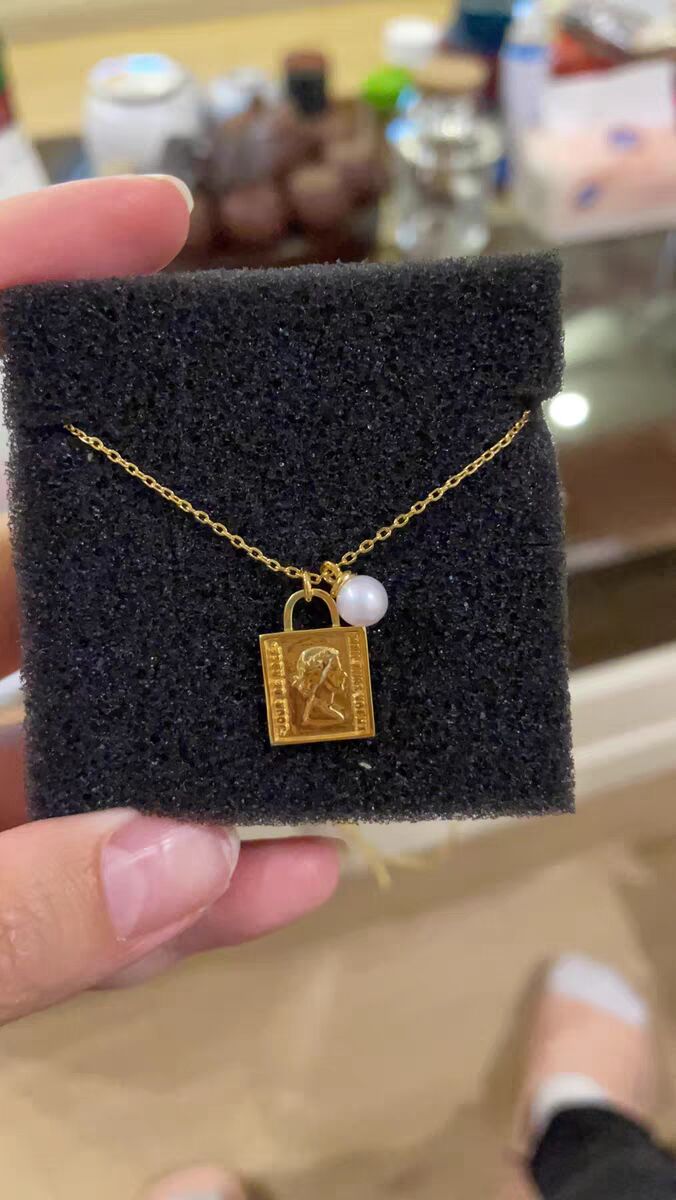 French Retro S925 Sterling Silver Gold-plated Pearl Coin Head Portrait Necklace