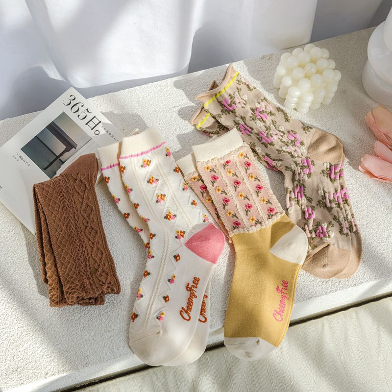 New Fashion Retro Art Flower Combed Cotton Sweet Women's Medium Hose