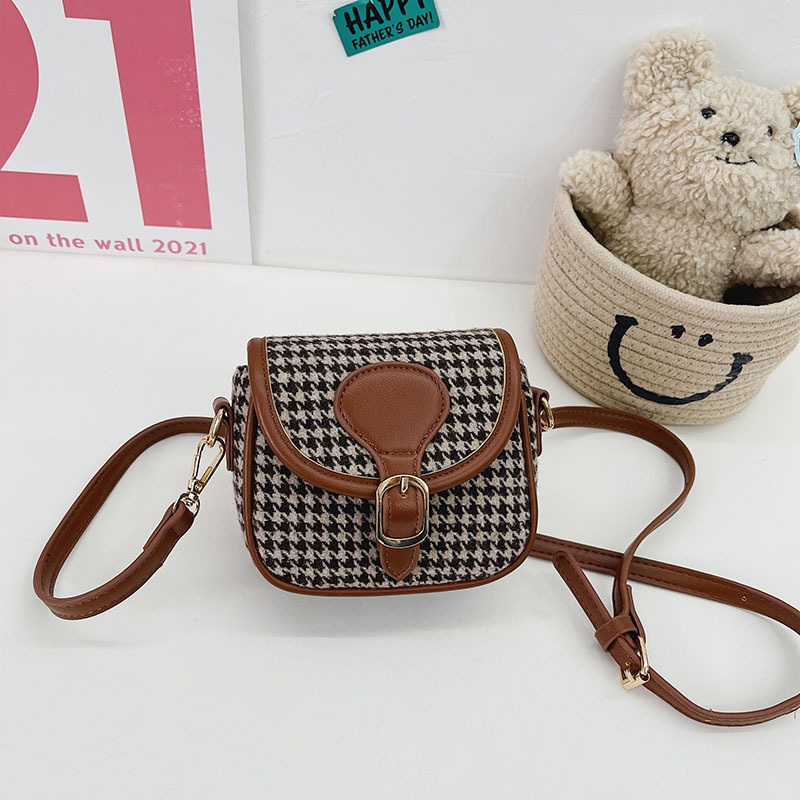 Dark brown houndstooth