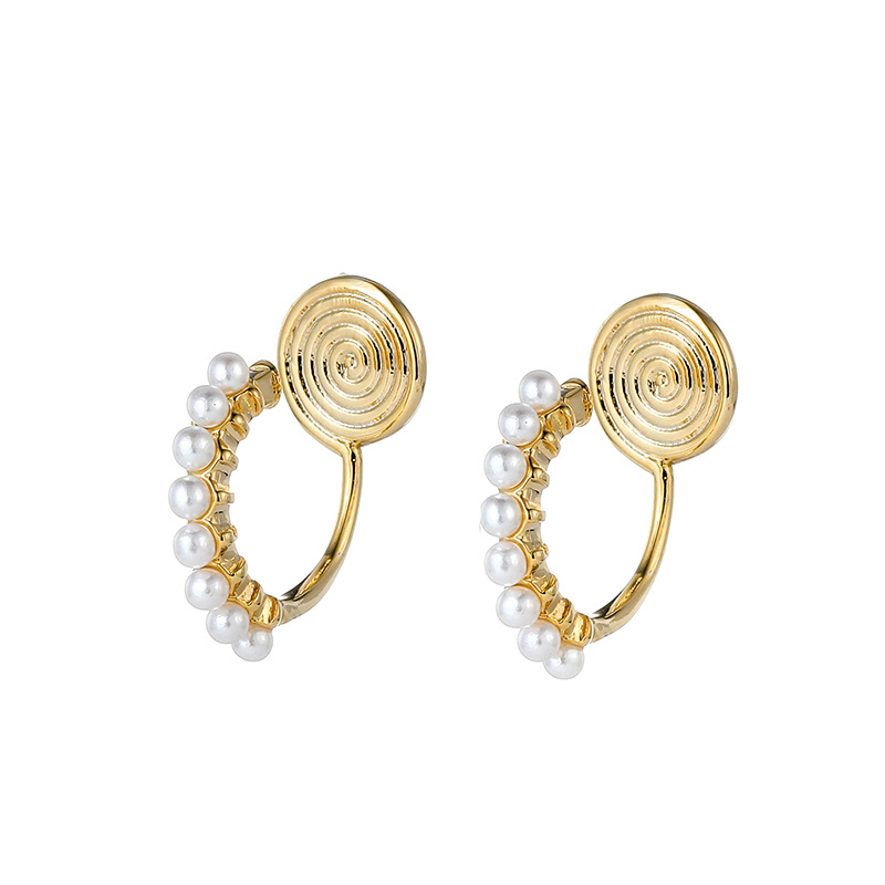 Title 6, Womens simple and compact pearl earrings. Eleg...