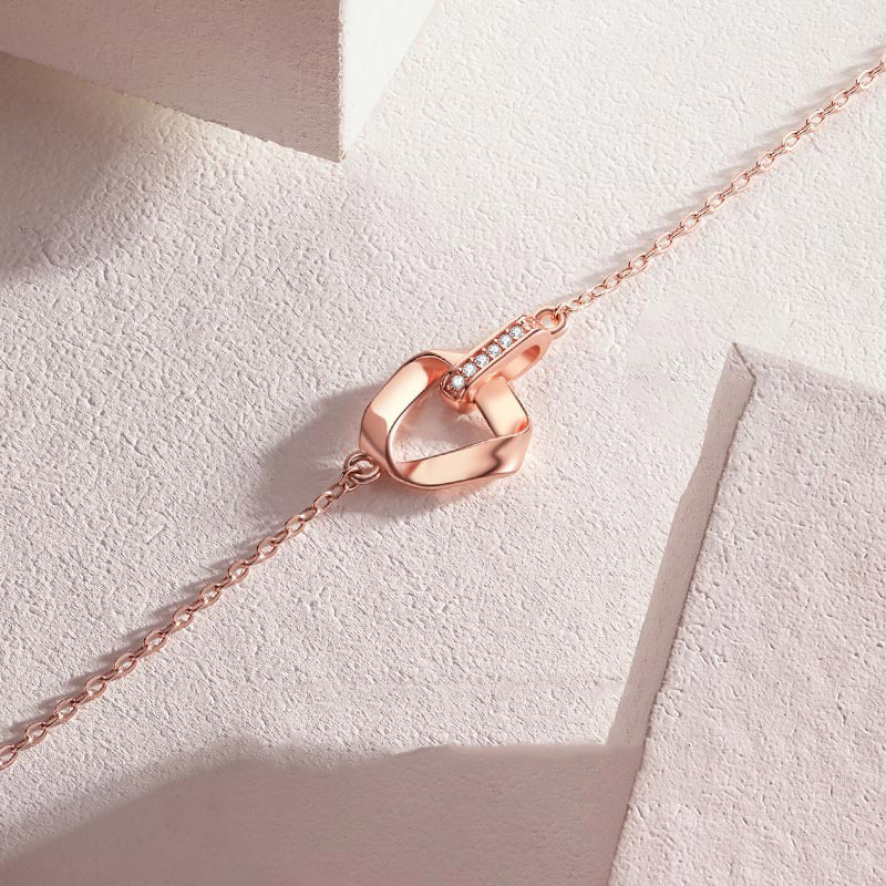 Fashionable And Simple Ladies Mobius Ring Bracelet