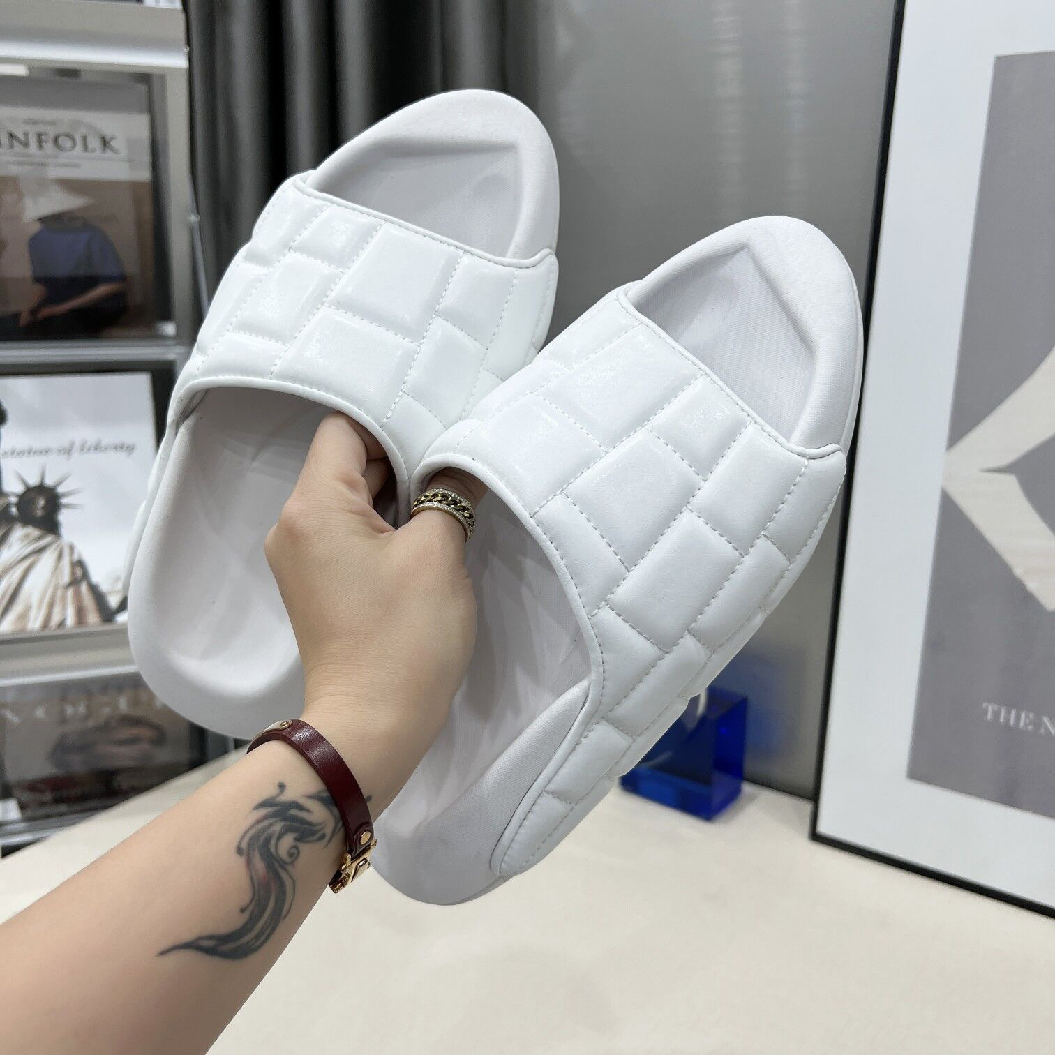 Women's Prismatic Sponge Cake Bottom Slip Sandals