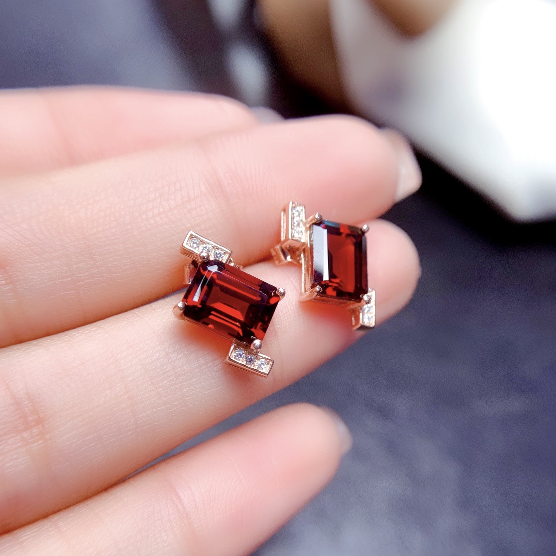 Title 2, Natural Garnet S925 Silver Inlaid Ear Studs