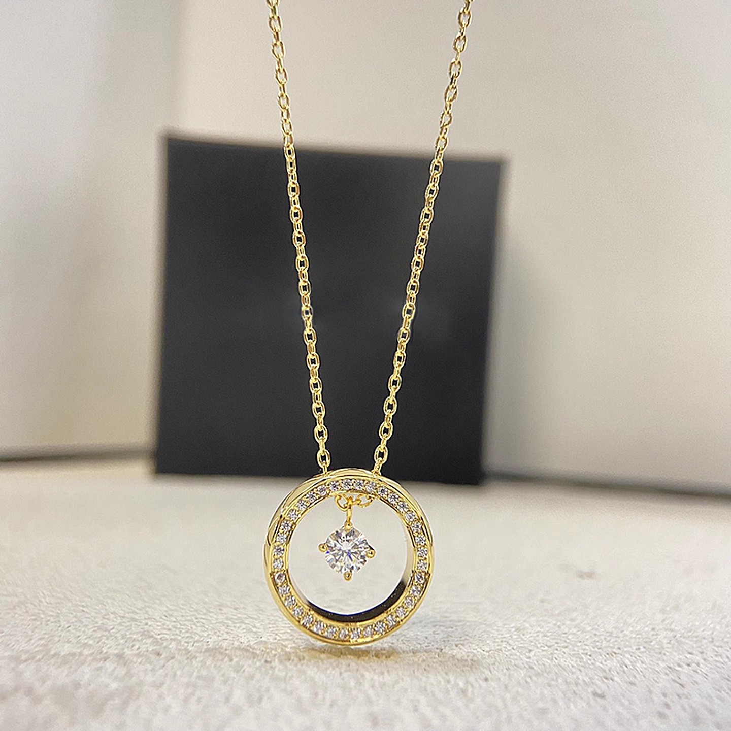 Light Luxury Elegant Quilted Grid Moon Charm Clavicle Necklace For Women, Gold Tone Metal Sparkling Daily Neck Jewelry — view 5