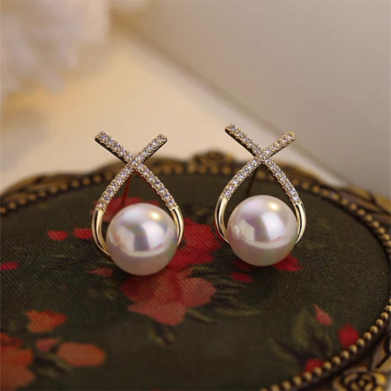 Simple Geometric Women's Fine Diamond Pearl Stud Earrings
