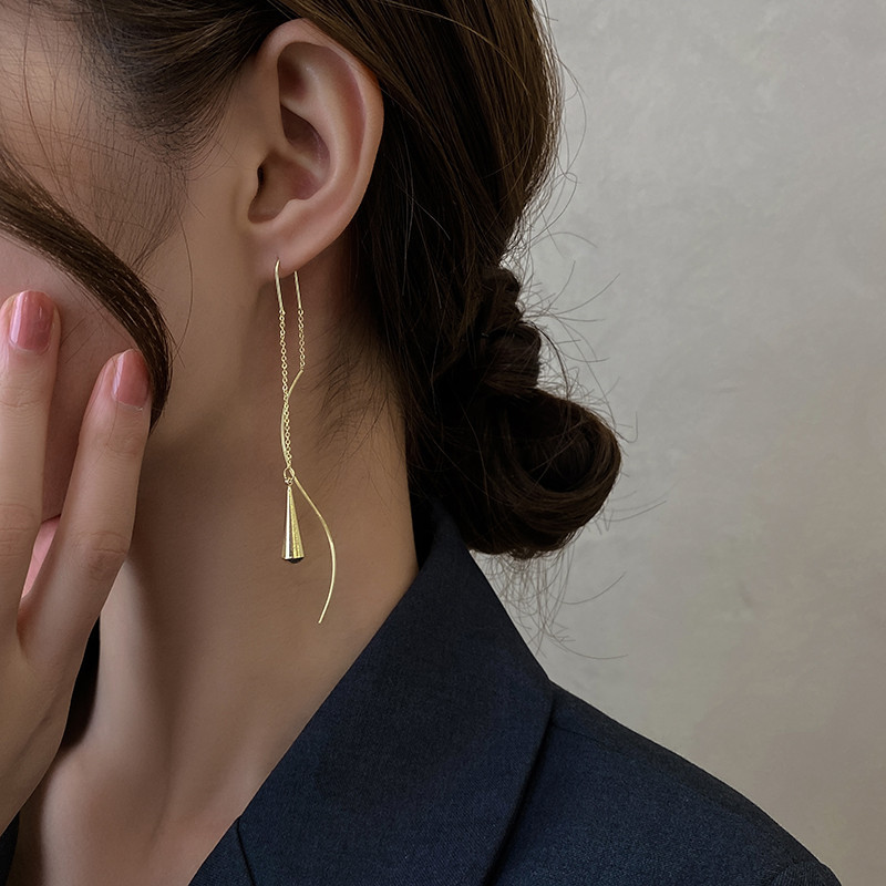 أقراط متقدمة بتصميم عصري أنثوي