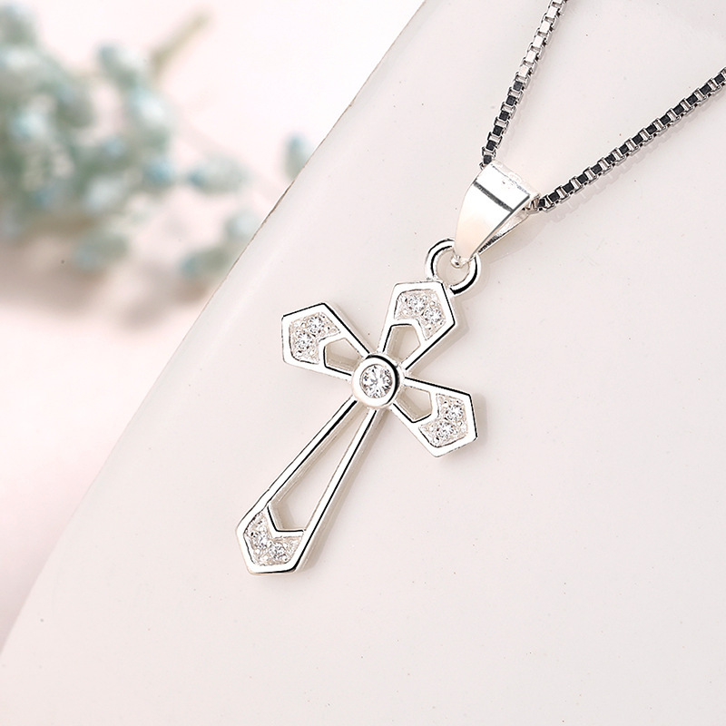 Simple Silver Pendant With Personalized Diamonds