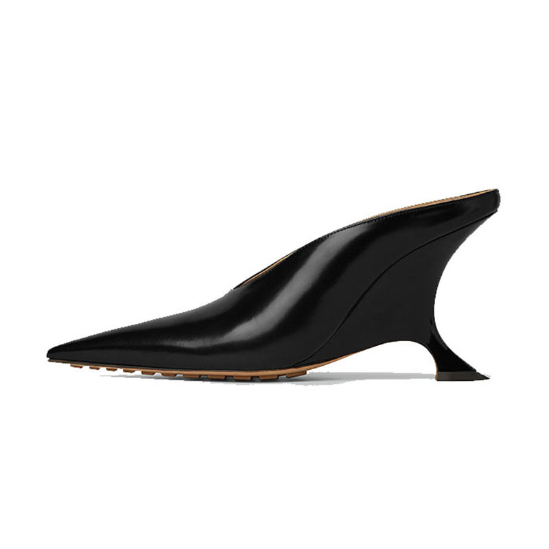 Title 3, Elegante silberne High Heels mit spitzer Zehenp...