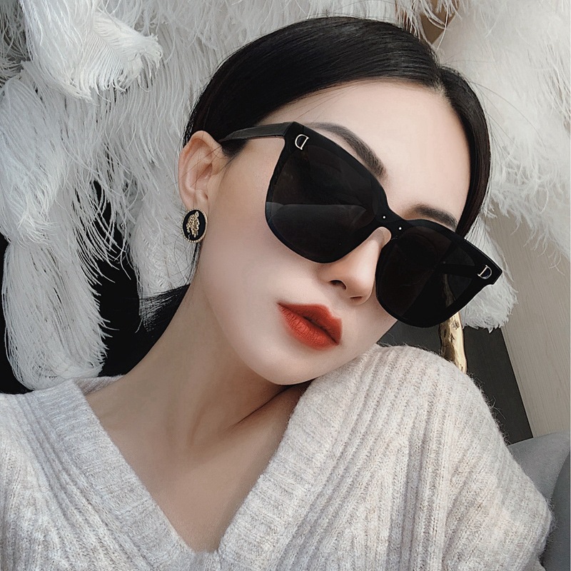 Title 6, Fashion D Letter Sunglasses Show Small Face