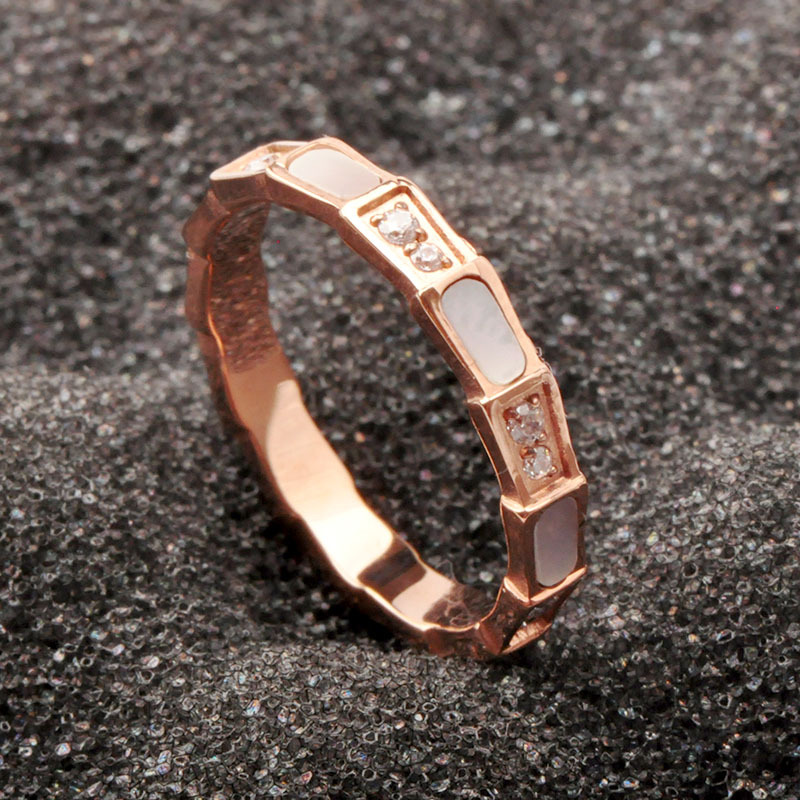 Snake-shaped Snake Bone Ring Fan-shaped White Dripping Oil