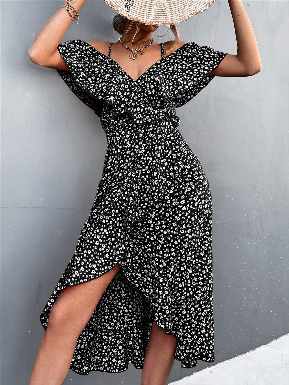 Fashionable And Personalized One-Shoulder Floral Sling Dress