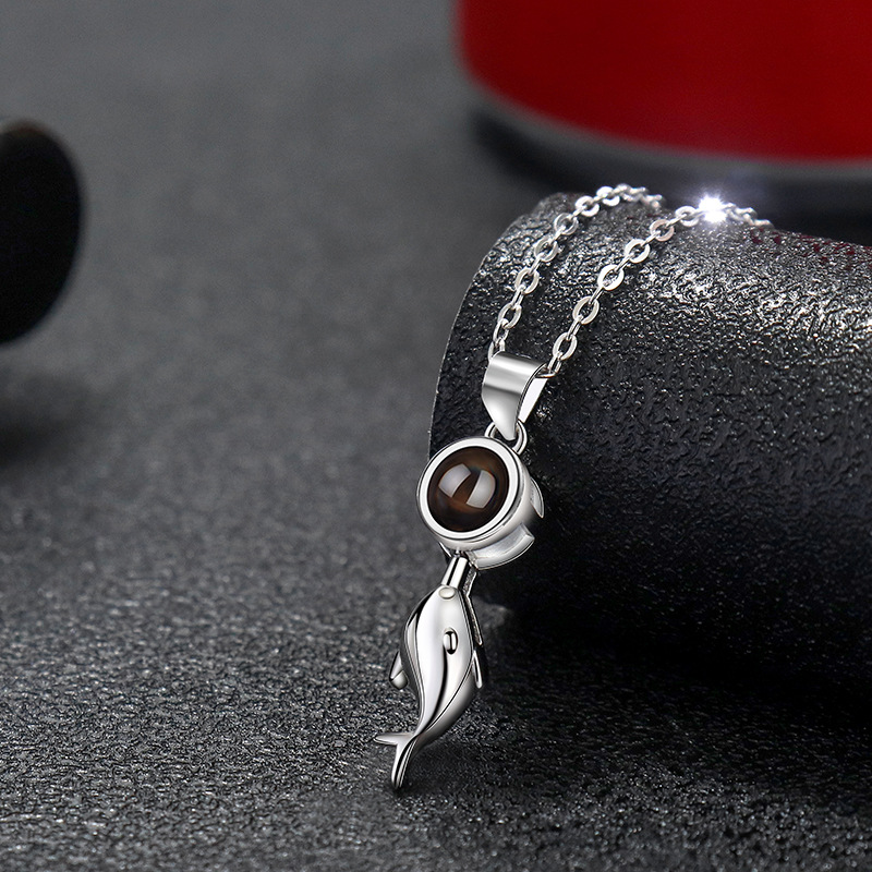 Small Fish Projection Necklace Simple Fashion Temperament Pendant