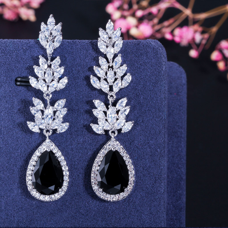 Women's Versatile Earrings Made Of Zircon