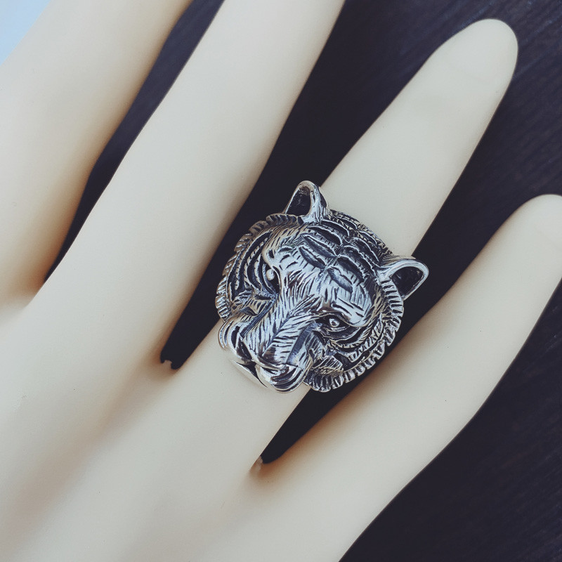 Title 5, Aggressive Personality Zodiac Tiger Ring Man