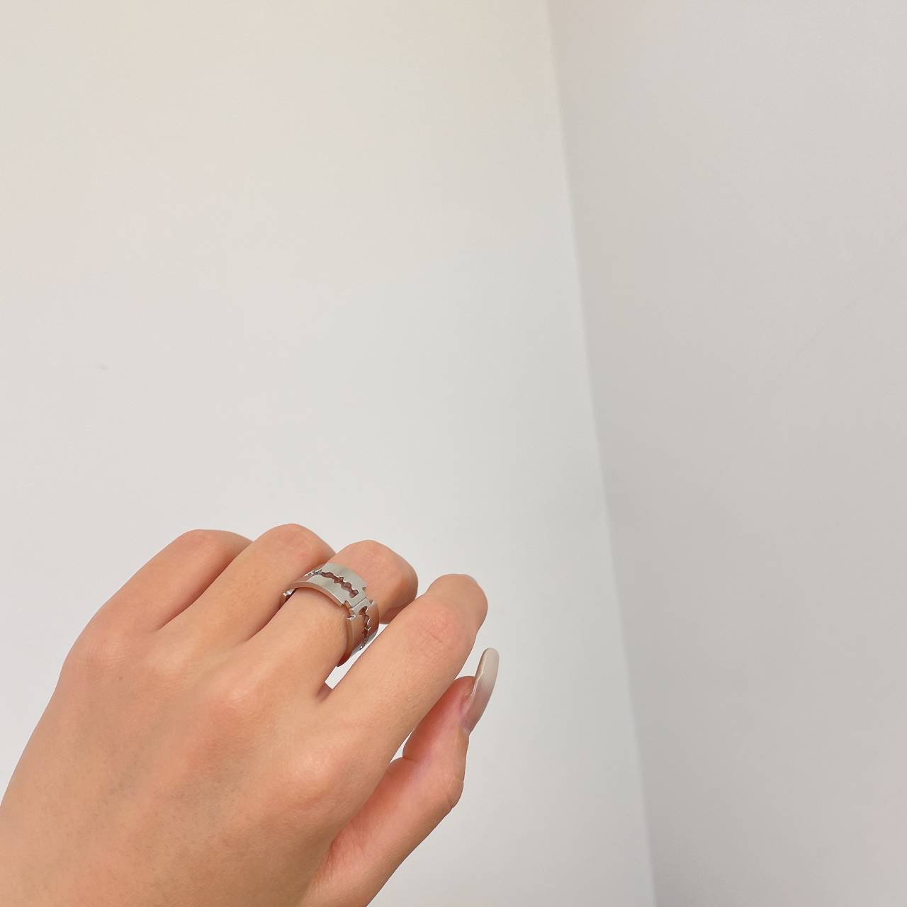 Small Forest Female Branch Hand Ring, Niche Design, Cold Wind