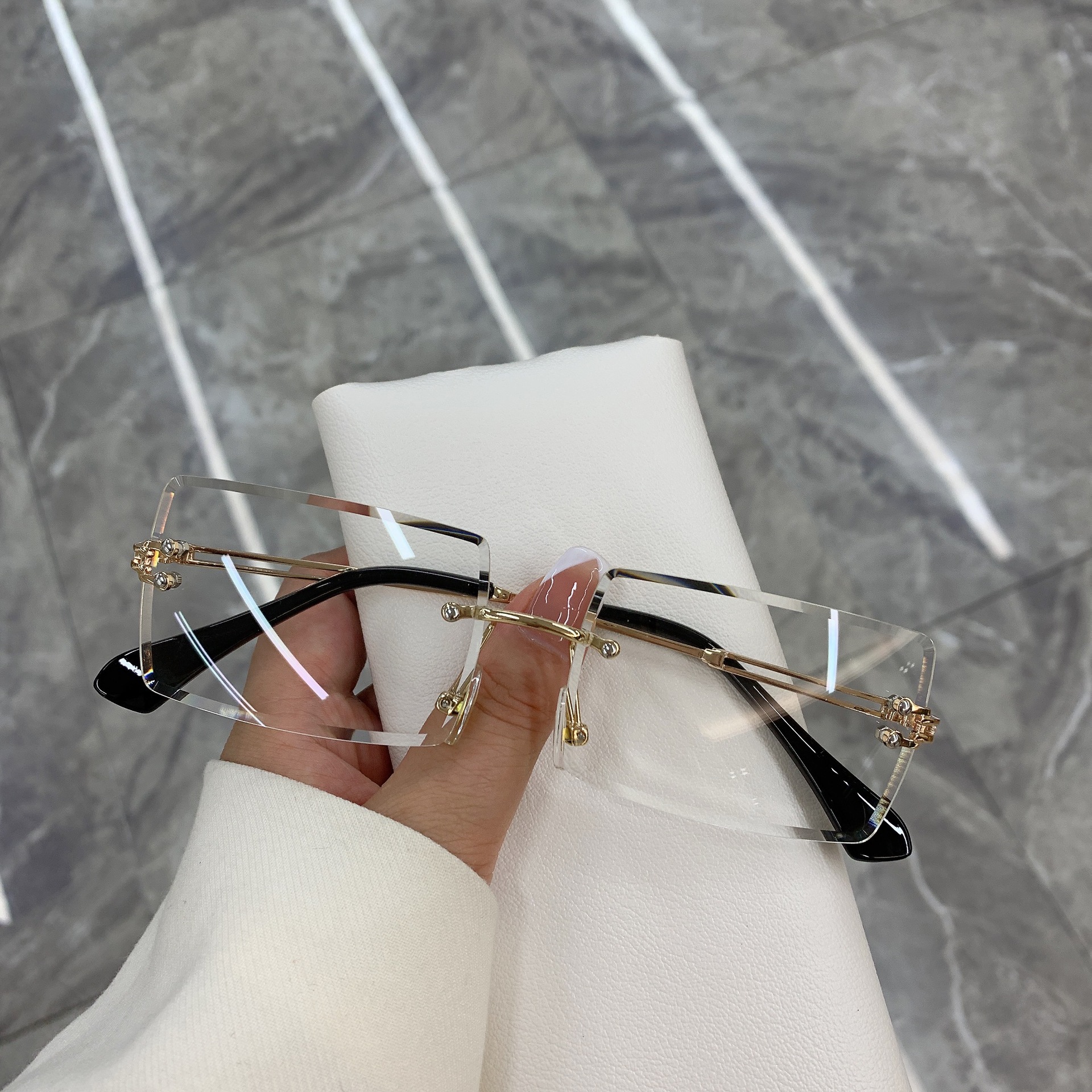 Women’s Rimless Transparent Fashion Light Sunglasses