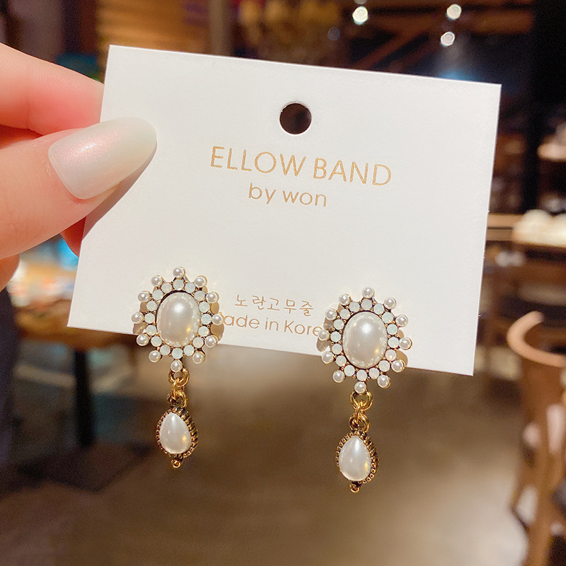 Title 5, European and American Fashion Earrings Net Cele...