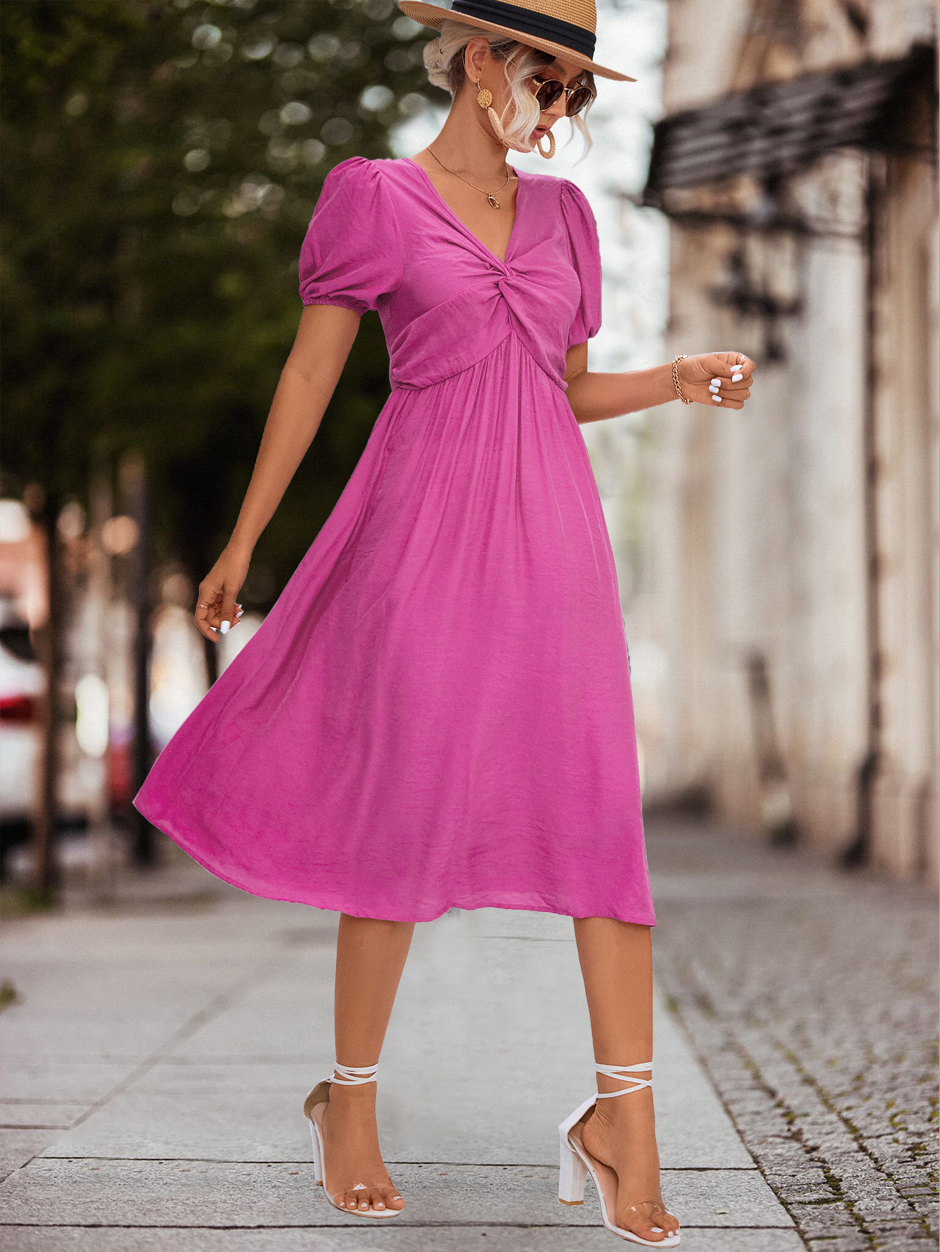 Short Sleeved Kink Dress With Leaf Edge