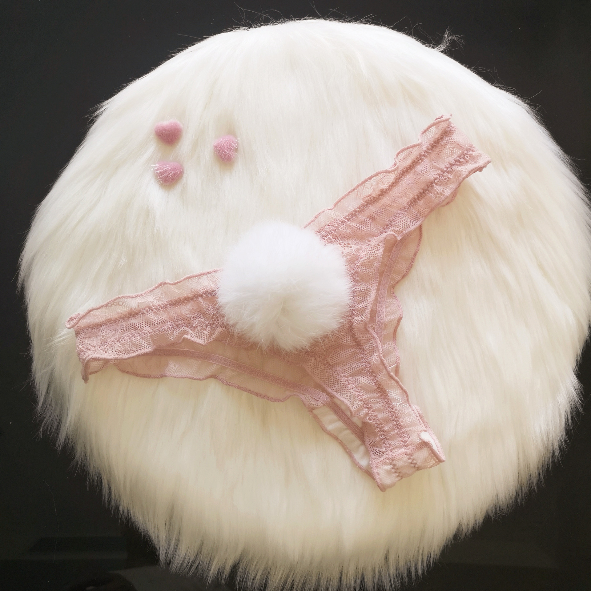 Title 2, Dentelle blanche brodée de lapin Fur Bulb, parf...