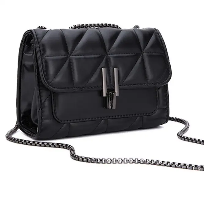A Versatile Chain Bag