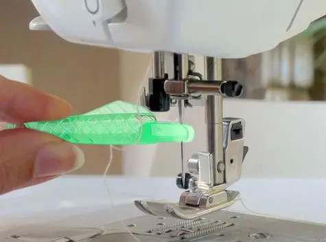 Sewing Machine Quick Threader Small Fish Needle