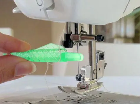 Sewing Machine Quick Threader Small Fish Needle Threader – image 2