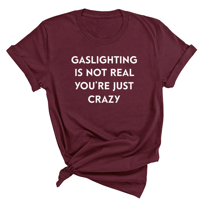 Title 18, Herrenmode mit Aufdruck „Gaslighting Is Not Rea...