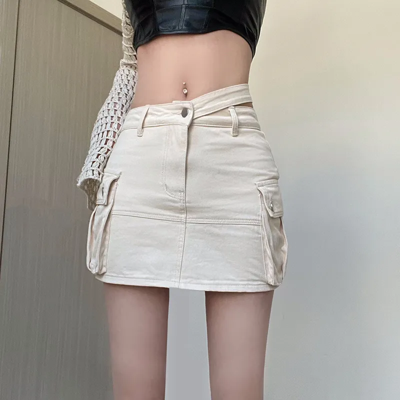 Hollowed Out Multi-pocket Tooling Skirt - White