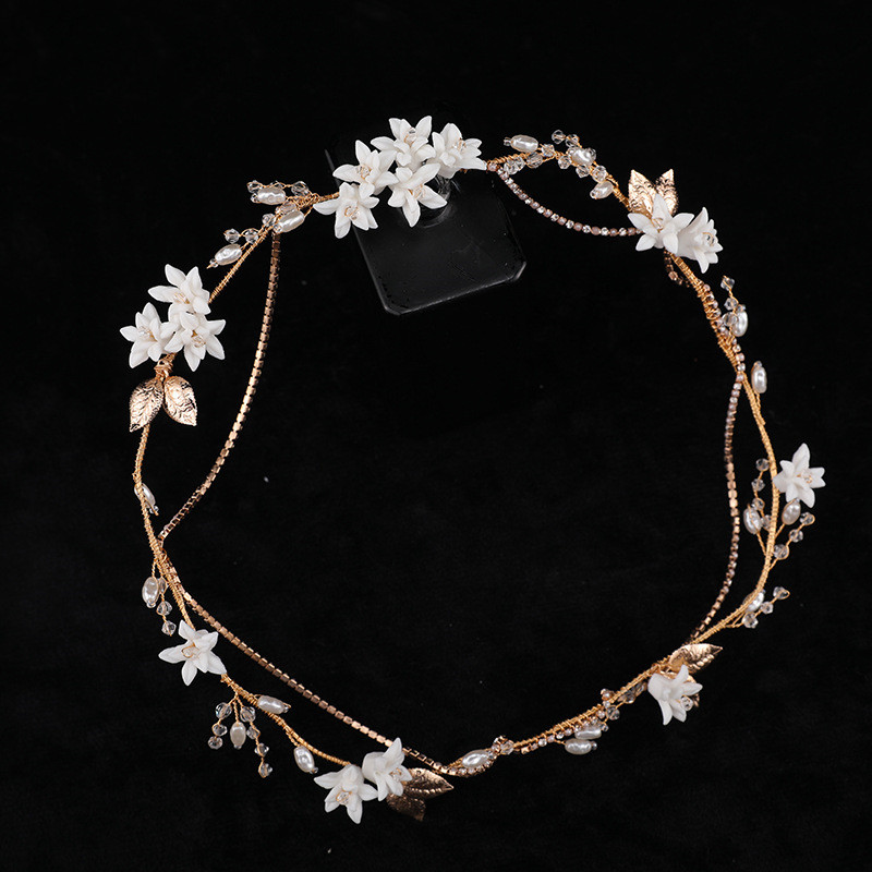 Women's Fashion Diamond-encrusted Floral Earrings