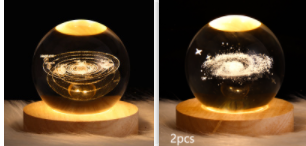 Kleine nachtlamp met kristallen bol, sterrenhemel en planeten – massiefhouten lampvoet, zonnestelsel 6 cm, 2 stuks