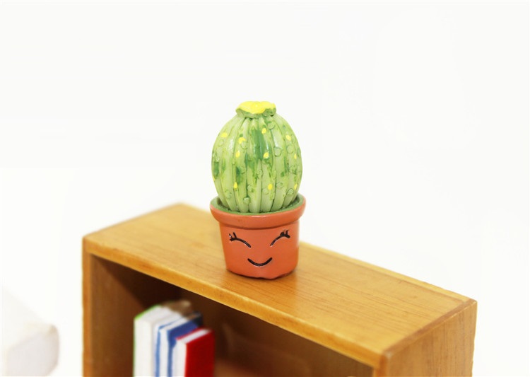 G Smiley Face Pot