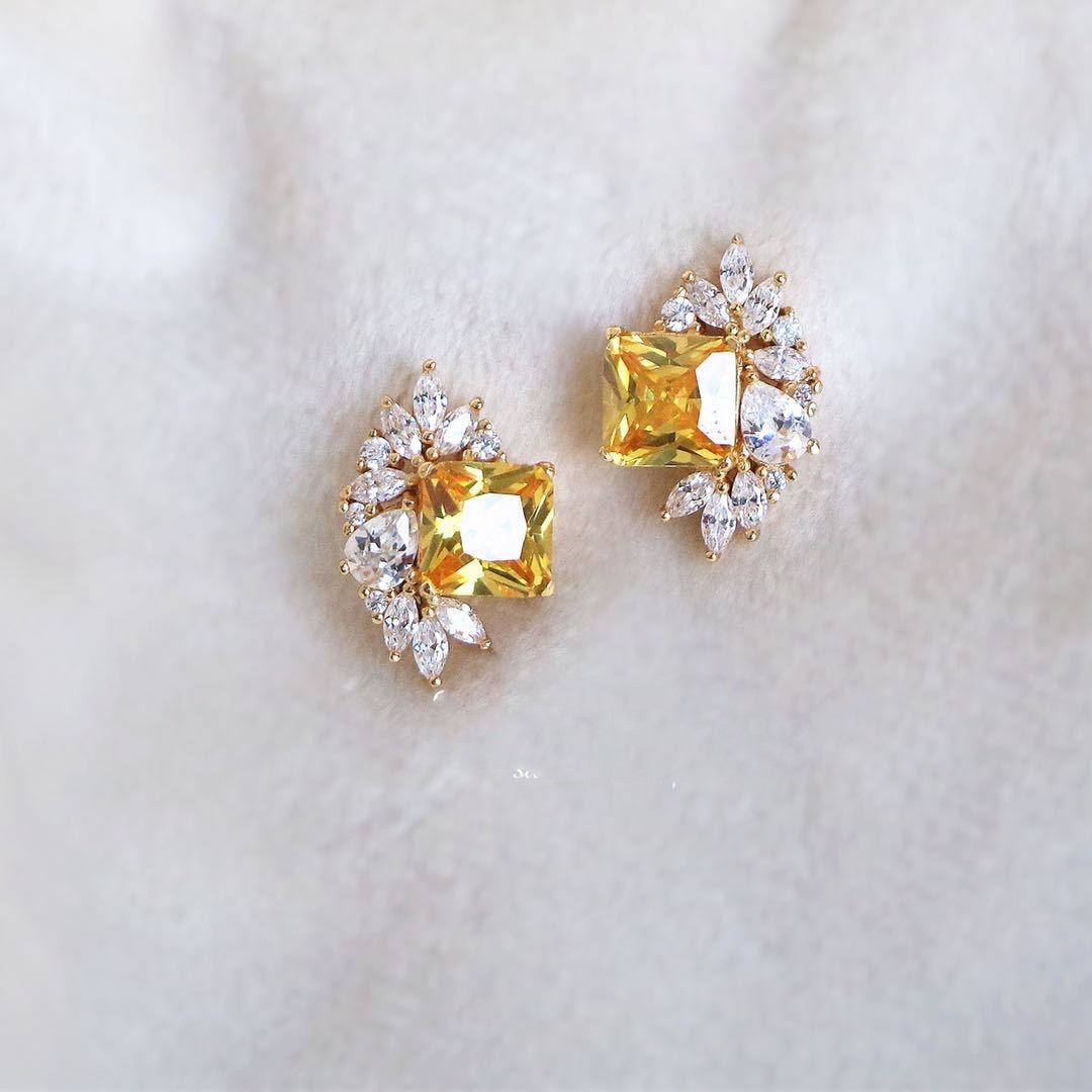Yellow Diamond Temperament Versatile Female Earrings