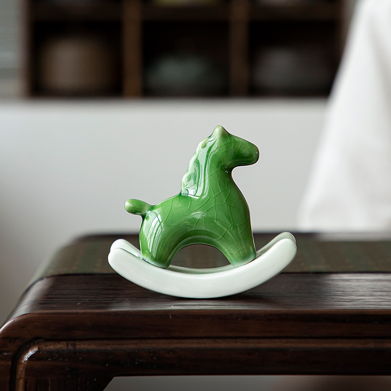 Shake the green horse trinket