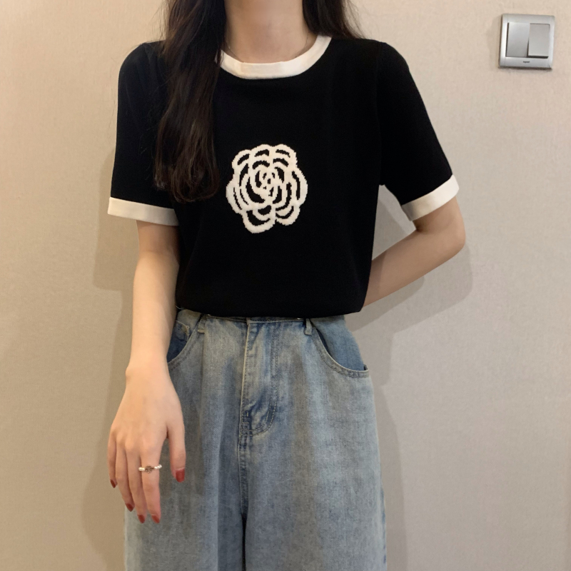 Women's White Small Flower Front Shoulder Knitted Short Sleeve T-shirt