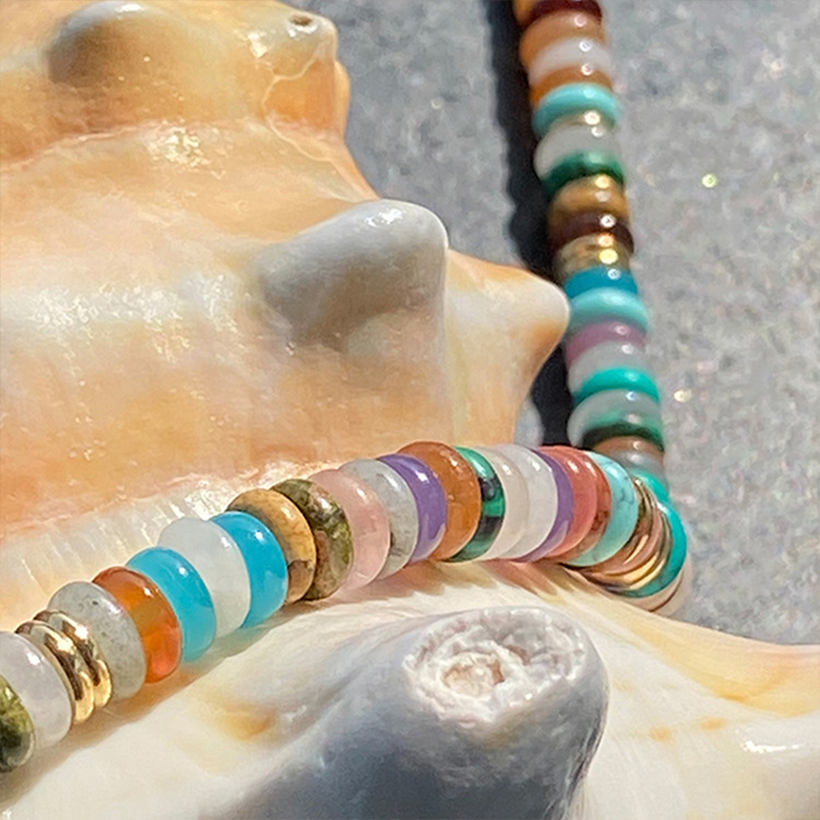 سلسلة ترقوة فاخرة بتصميم خاص من الحجر الطبيعي