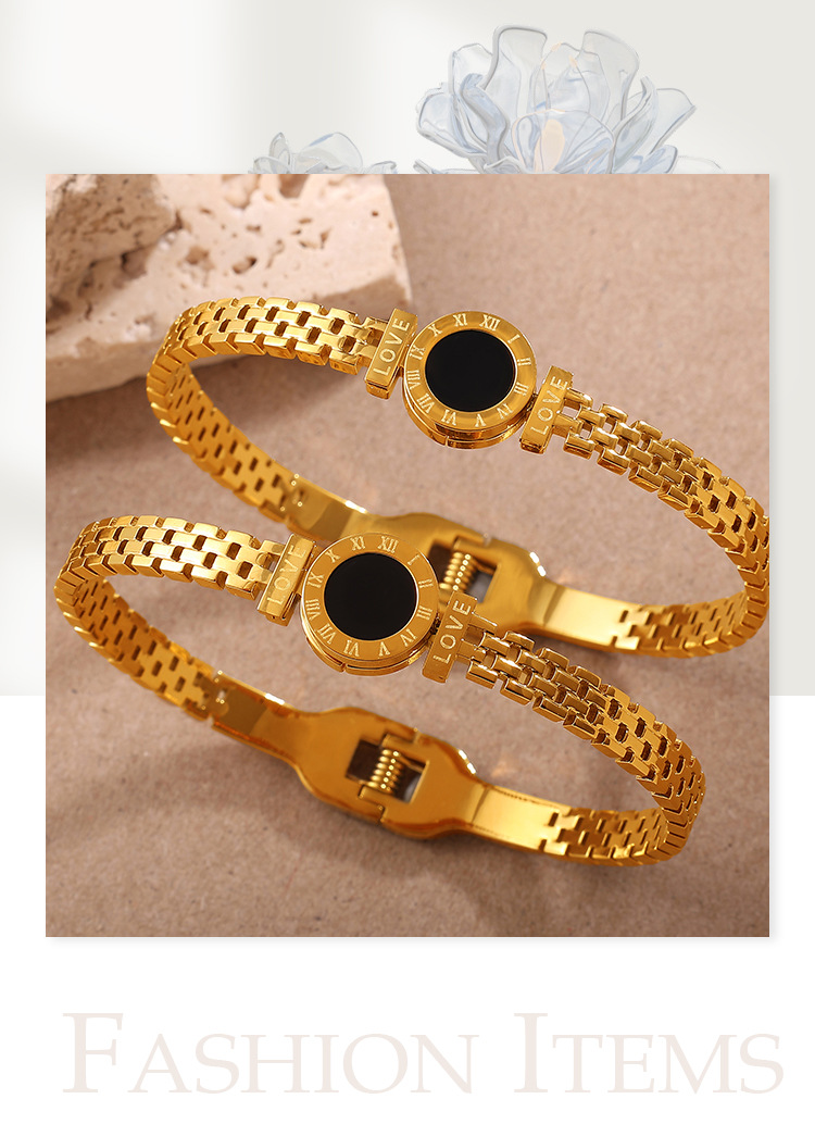 Fashionable, Versatile, Exclusive And Exquisite Wrist Accessory With Unique Style And Light Luxury. Gold Roman Numeral Black Surface Decorative Clasp Bracelet.