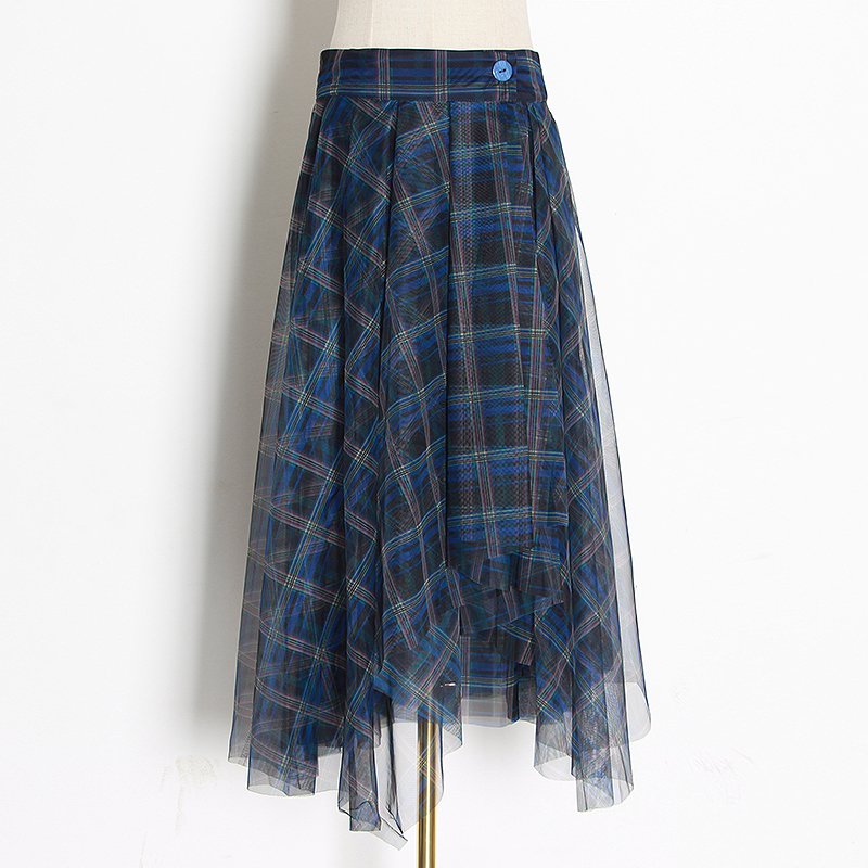 Title 4, High-Waisted Plaid Mesh Multi-Layer Rock, ein v...