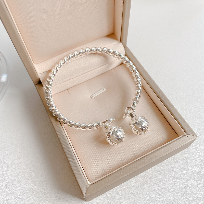 Vibrato Explosion Twisted Double Palace Bell Bracelet