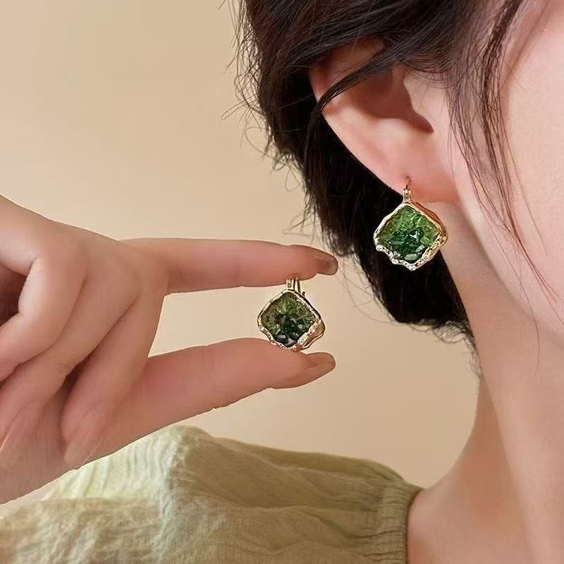 2026 New Bestselling Green Crystal Huggie Earrings For Women, Light Luxury High-End Niche Unique Elegant Stud Ear Jewelry - photo 5